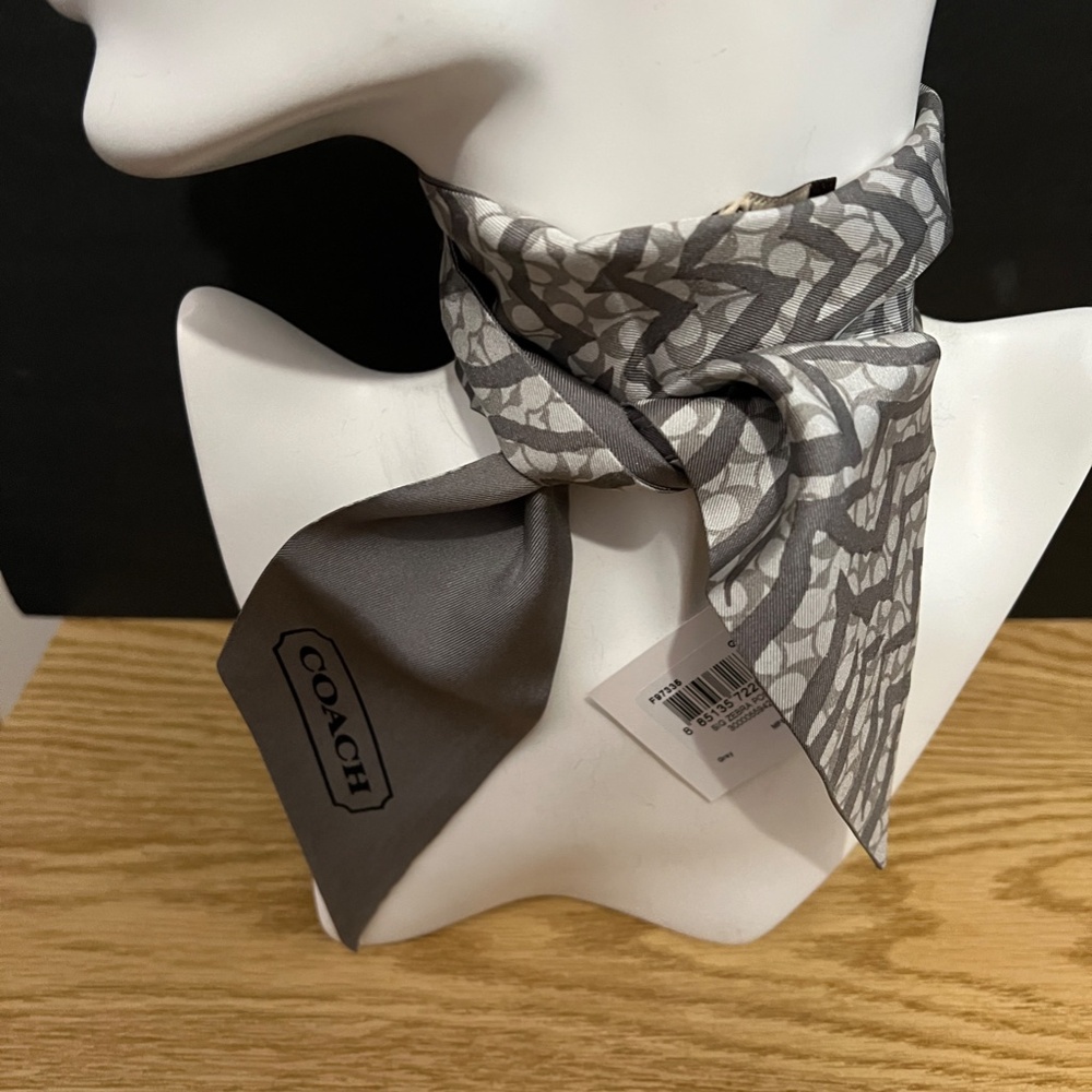 COACH SIGNATURE REVERSIBLE GRAY ANIMAL PRIN 100% SILK PONYTAIL SCARF NWT RETIRED
